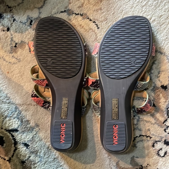 Women’s Vionic Sandels. Size 11. Multicolored snake skin. - Picture 4 of 9